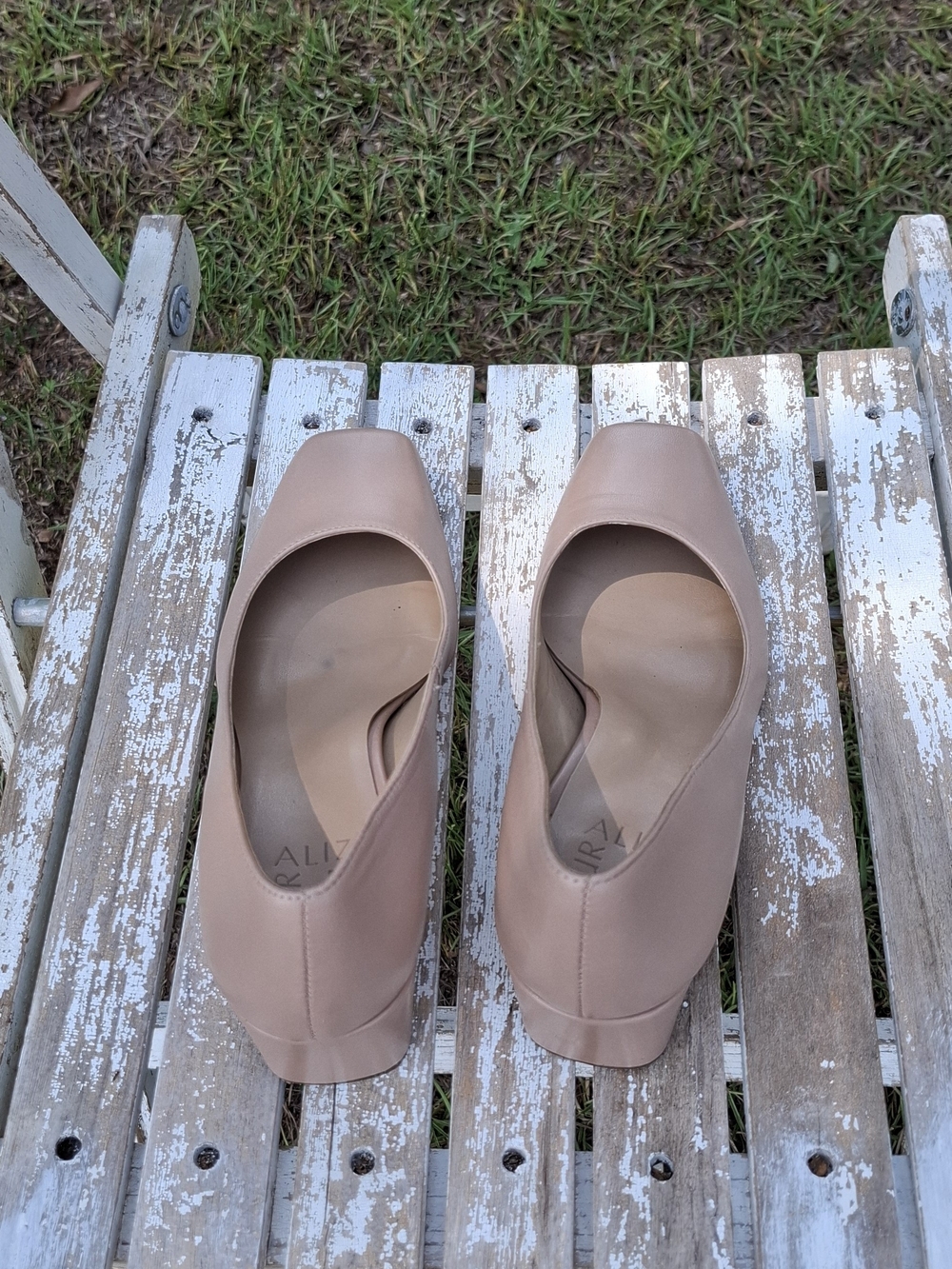 Naturalizer Women’s Nude Leather Pumps - Classic Block Heel - Picture 2 of 5